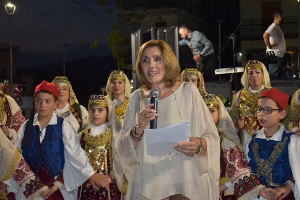 Ονειρική παραδοσιακή βραδιά από τη ΦΥΛΑΣΙΑ στην πλατεία Δημαρχείου της Χασιάς (photo+video)