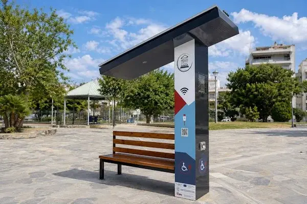 Το «έξυπνο» παγκάκι που… παρακολουθεί τον αέρα