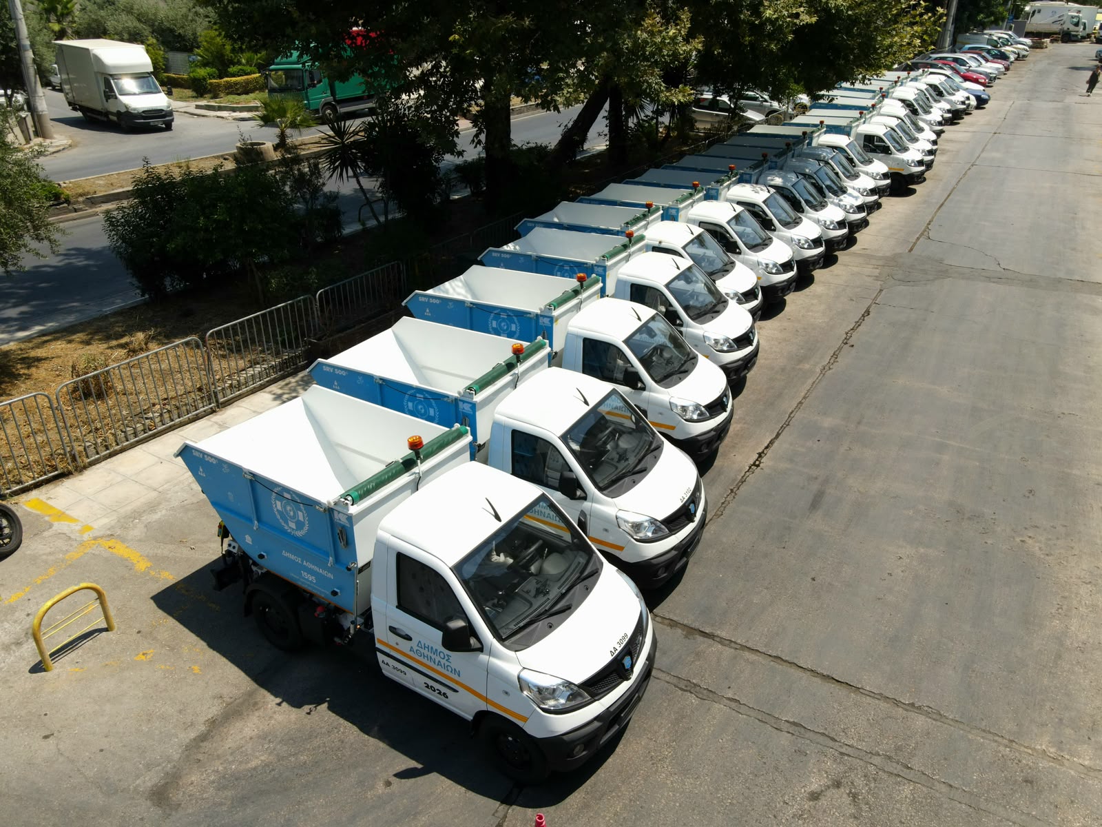 Δήμος Αθηναίων: 20 νέα μικρά απορριμματοφόρα στη μάχη της καθαριότητας (photo)