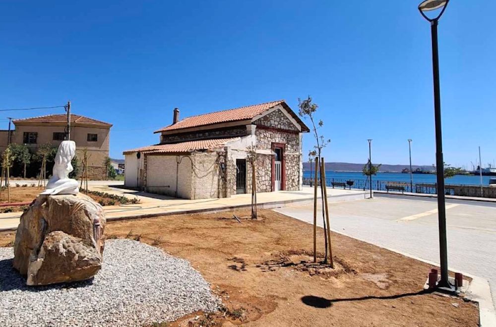 Λαύριο: Το γλυπτό εκθέτει ΕΕΤΕ και Ζαγουρή (photos) Λαύριο: Το γλυπτό εκθέτει ΕΕΤΕ και Ζαγουρή (photos)