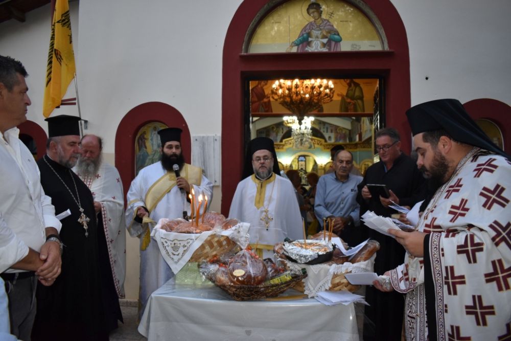 Κατάνυξη και λαμπρότητα στη λιτάνευση της εικόνας του Αγίου Φανουρίου στο Ζεφύρι (photos)