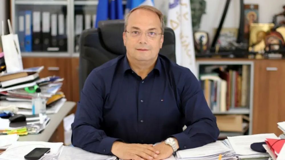 Διαψεύδει τα περί… βλέψεων στη Βουλή ο δήμαρχος Γρηγόρης Κωνσταντέλλος