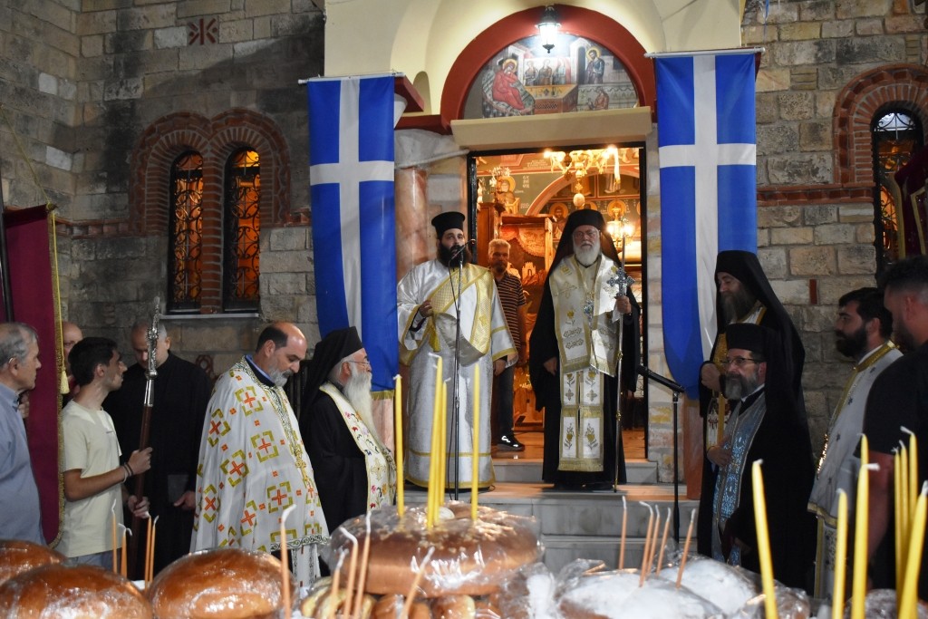 Κατάνυξη και λαοσύναξη στον Αρχιερατικό Εσπερινό της Ιεράς Μονής Ντάρδιζας (photos+videos)
