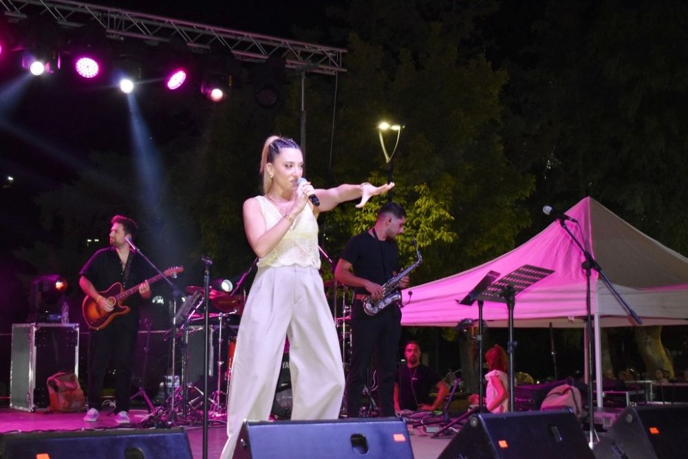 Αλεξάνδρα Μπουνάτσα και Παραδοσιακοί Χοροί απογείωσαν το κέφι στα «Ζεφύρεια 2026» (photos+video)