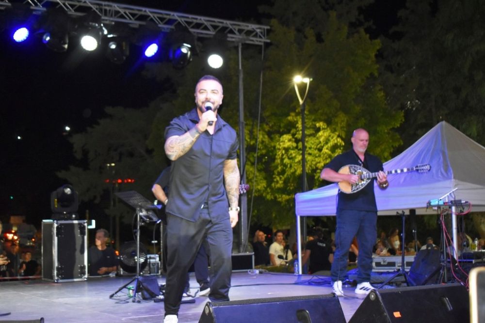 Αποθέωσε Τριαντάφυλλο, Συλλόγους και Χορωδία ΚΑΠΗ το κοινό του Ζεφυρίου (photos+video)