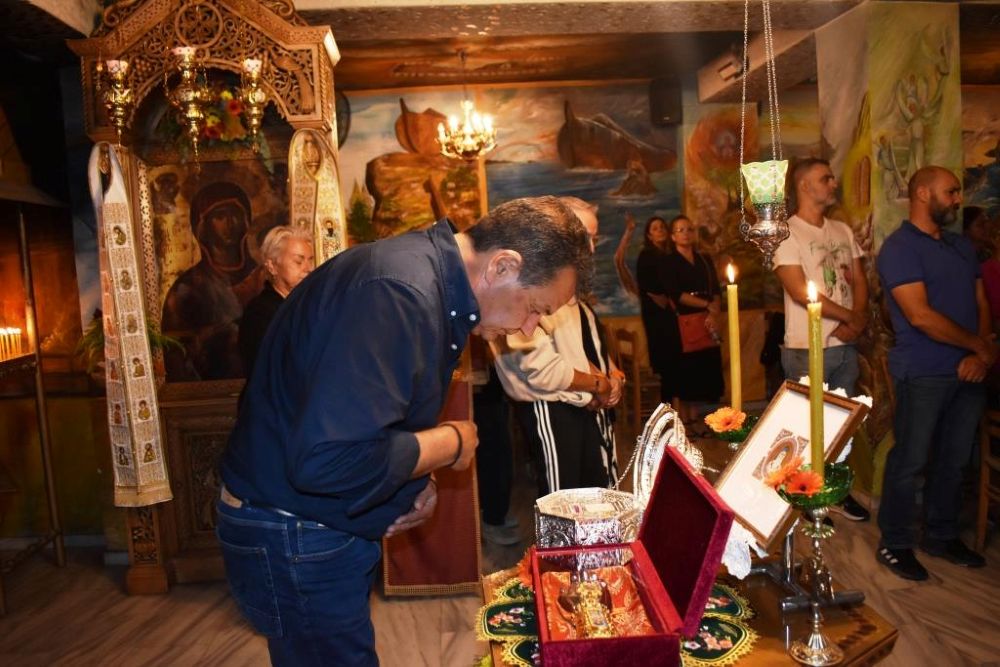 Με λαμπρές τιμές ο Αρχιερατικός Εσπερινός για την ανακομιδή των λειψάνων στον Άγιο Νεκτάριο Φυλής (photos+video)