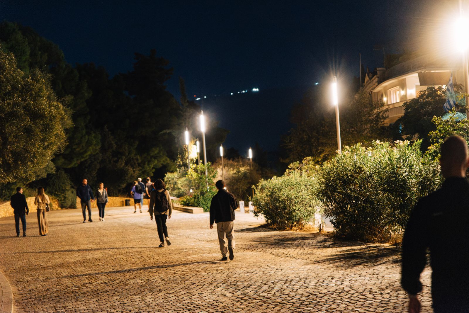 Δήμος Αθηναίων: Αναβαθμισμένος φωτισμός των οδών Διονυσίου Αρεοπαγίτου και Αποστόλου Παύλου (photos+video)
