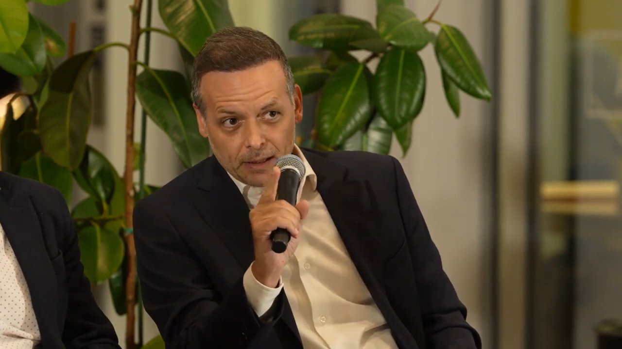 «Το μαύρο κύμα της Ακροδεξιάς»: Συναγερμός για τη διάρρηξη της δημοκρατίας και την επέλαση του αυταρχισμού (video)