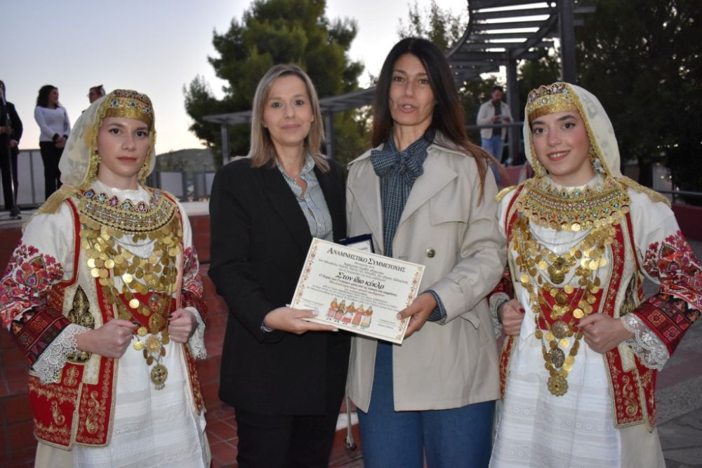 Aναβίωση του Αρβανίτικου εθίμου «Ο χορός των γυναικών» στην πλατεία Ηρώων (photos+videos)