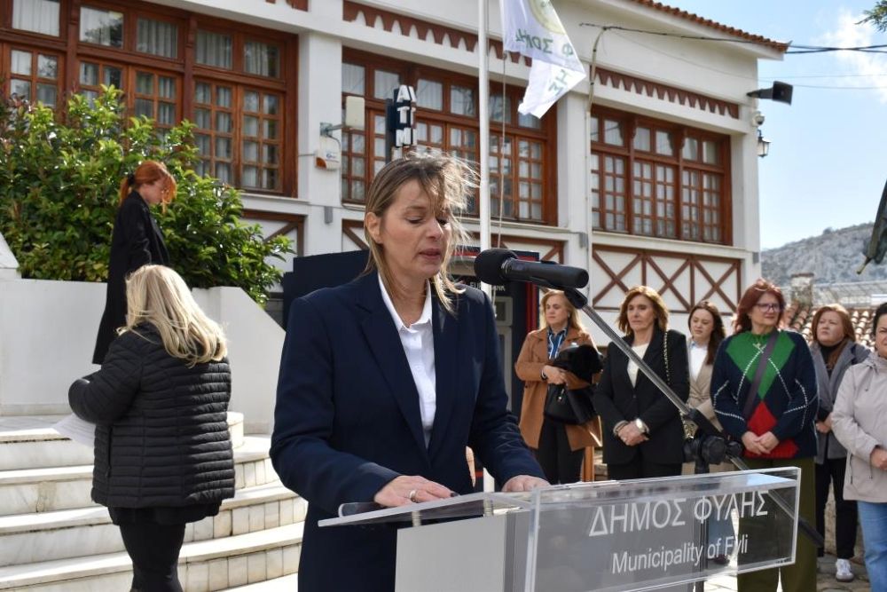 Μαθητική παρέλαση στη Δ.Κ. Φυλής: «Ελευθερία, Δημοκρατία, Αξιοπρέπεια και Ενότητα» το μήνυμα της Ελένης Λιάκου για την εθνική επέτειο (photos+videos)